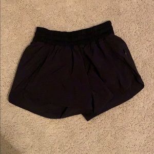 Lululemon Tracker Short- 4” Size 6